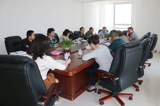 省商務(wù)廳副廳長(zhǎng)朱小青協(xié)同西寧海關(guān)、省檢驗(yàn)檢疫局一行深入企業(yè)就保稅物流中心封關(guān)運(yùn)營(yíng)