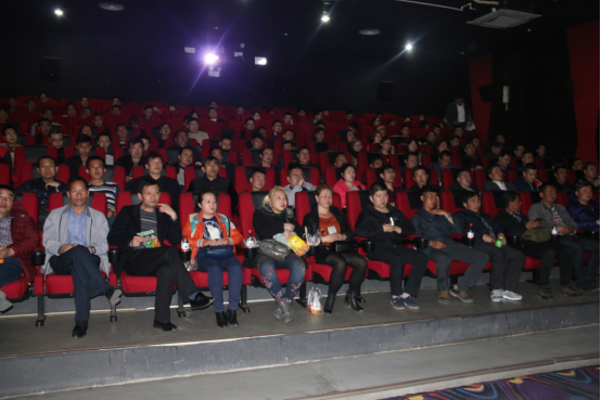 青物集團(tuán)黨委集中組織觀看優(yōu)秀紀(jì)錄片《厲害了，我的國》